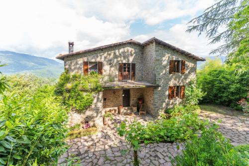 Villa Buriconti Peaceful Countryside Retreat — 4-Star Luxury Hotel in Castelnuovo Di Garfagnana, Italy