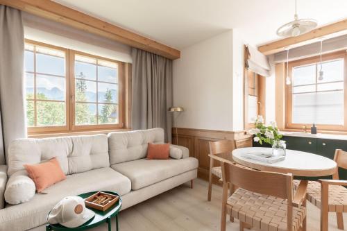 Hazelwick - carbon neutral hotel in Horley