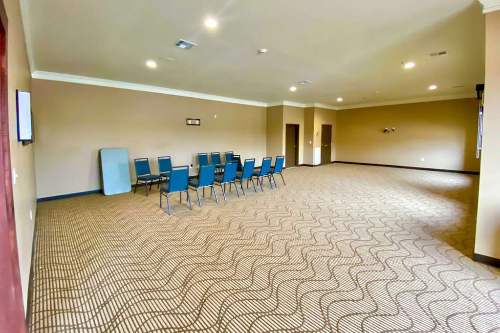 Comfort Inn & Suites Harrah - photo 30