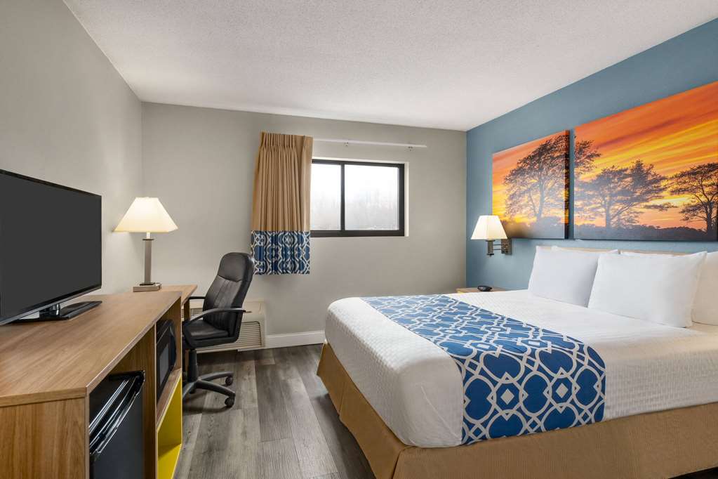 Days Inn by Wyndham Canastota Verona - photo 17