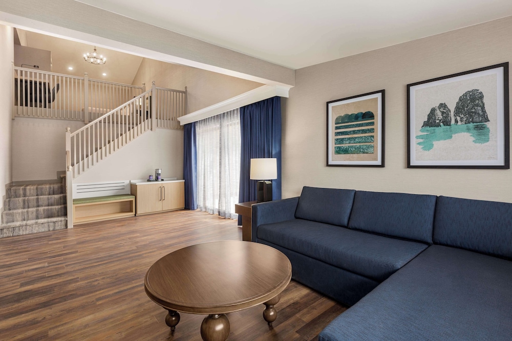Hilton Garden Inn Monterey - photo 35