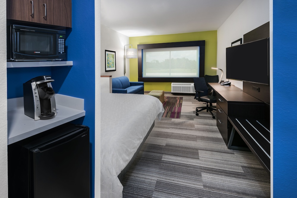 Holiday Inn Express & Suites Bryan College Station by IHG - photo 12