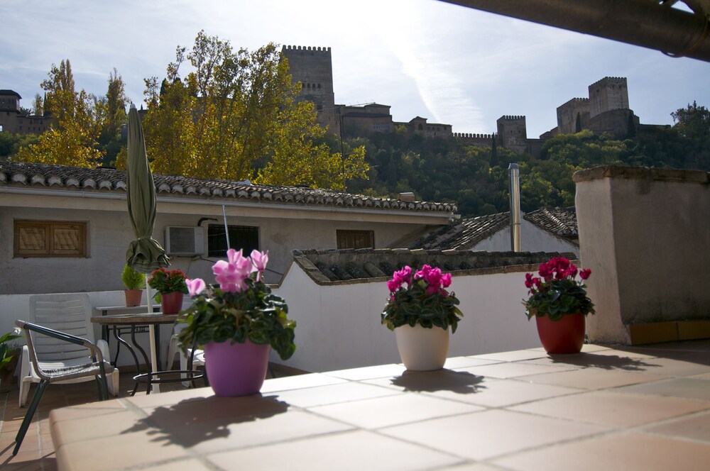 Apartamentos Gumiel — 5-Star Luxury Hotel in Granada, Spain