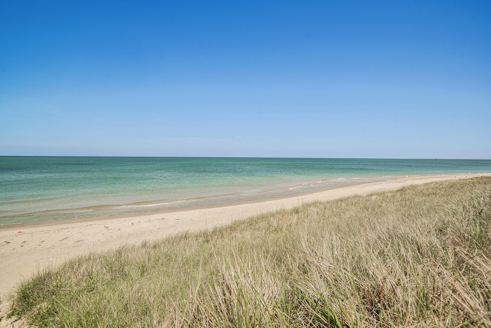 Stunning Ocean View Beachfront Nantucket Retreat — Nantucket