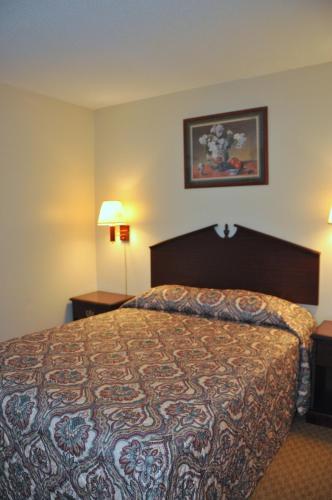 Merrimac Inn & Suites - photo 10