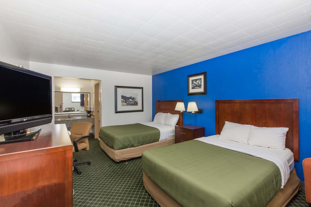 Travelodge By Wyndham Great Bend - photo 8