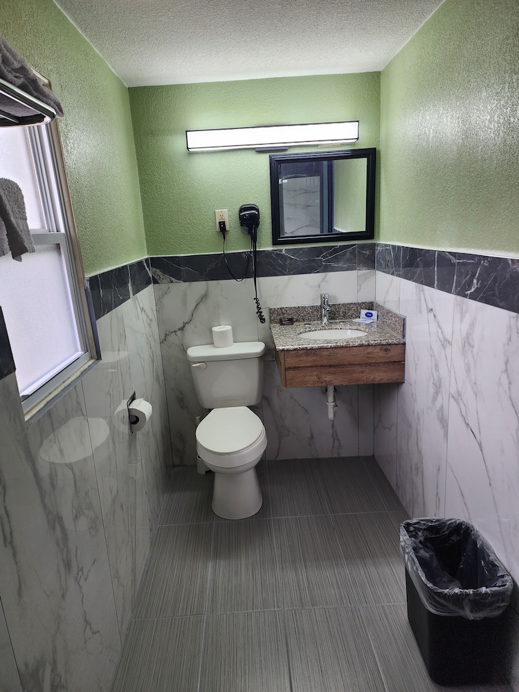 Plaza Motel - photo 22