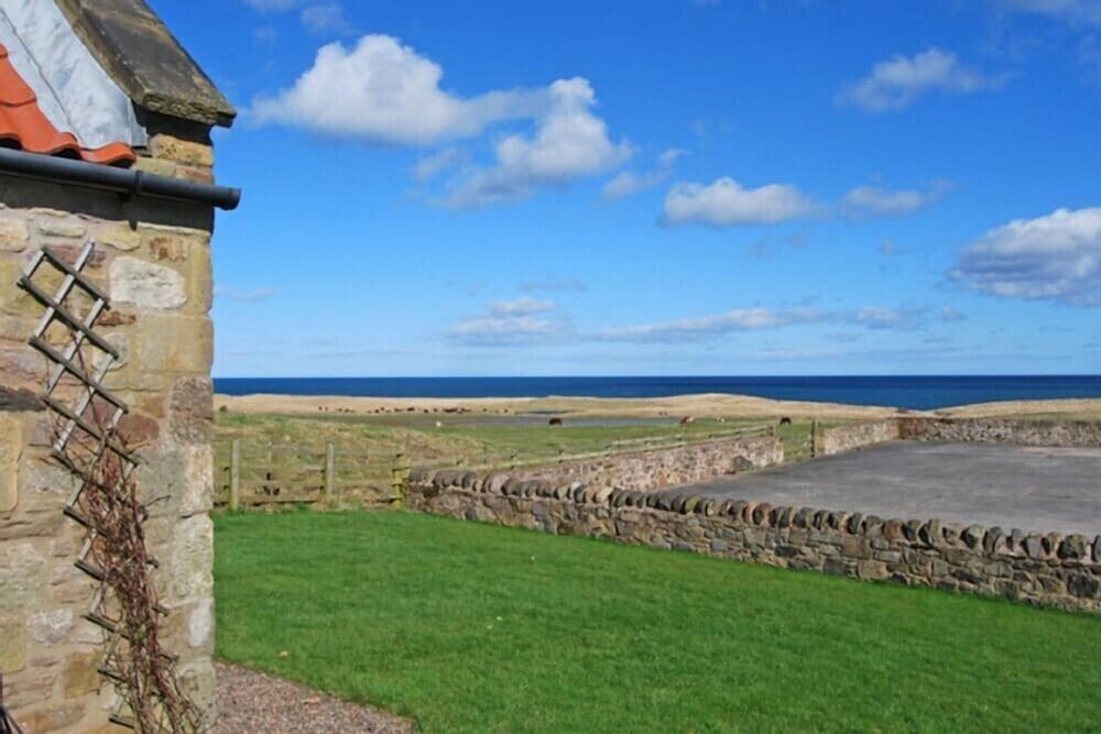 Snook Point Cottage — 4-Star Luxury Hotel in Alnwick, United Kingdom