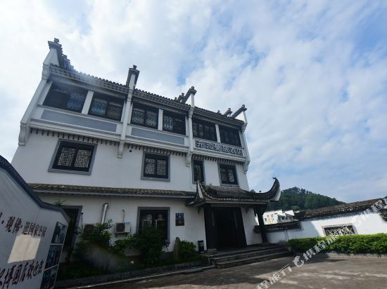 Manju Hotel — hotel in Kaihua