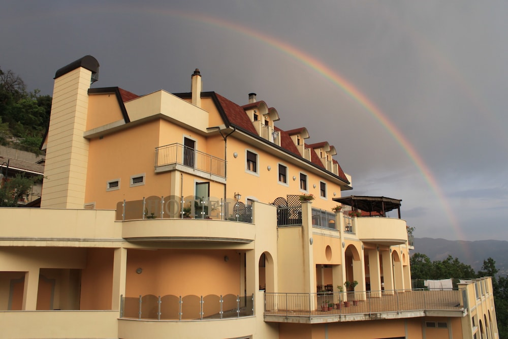 Hotel Sette E Mezzo - last minute hotel in Castelluccio Superiore