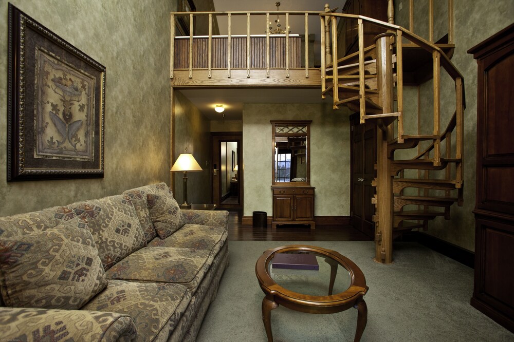 Mirror Lake Inn - photo 9