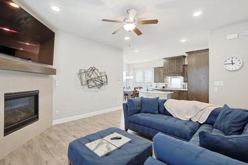 3 BR Modern Stay minutes away from DFW Airport — 4-Star Luxury Hotel in Irving, United States