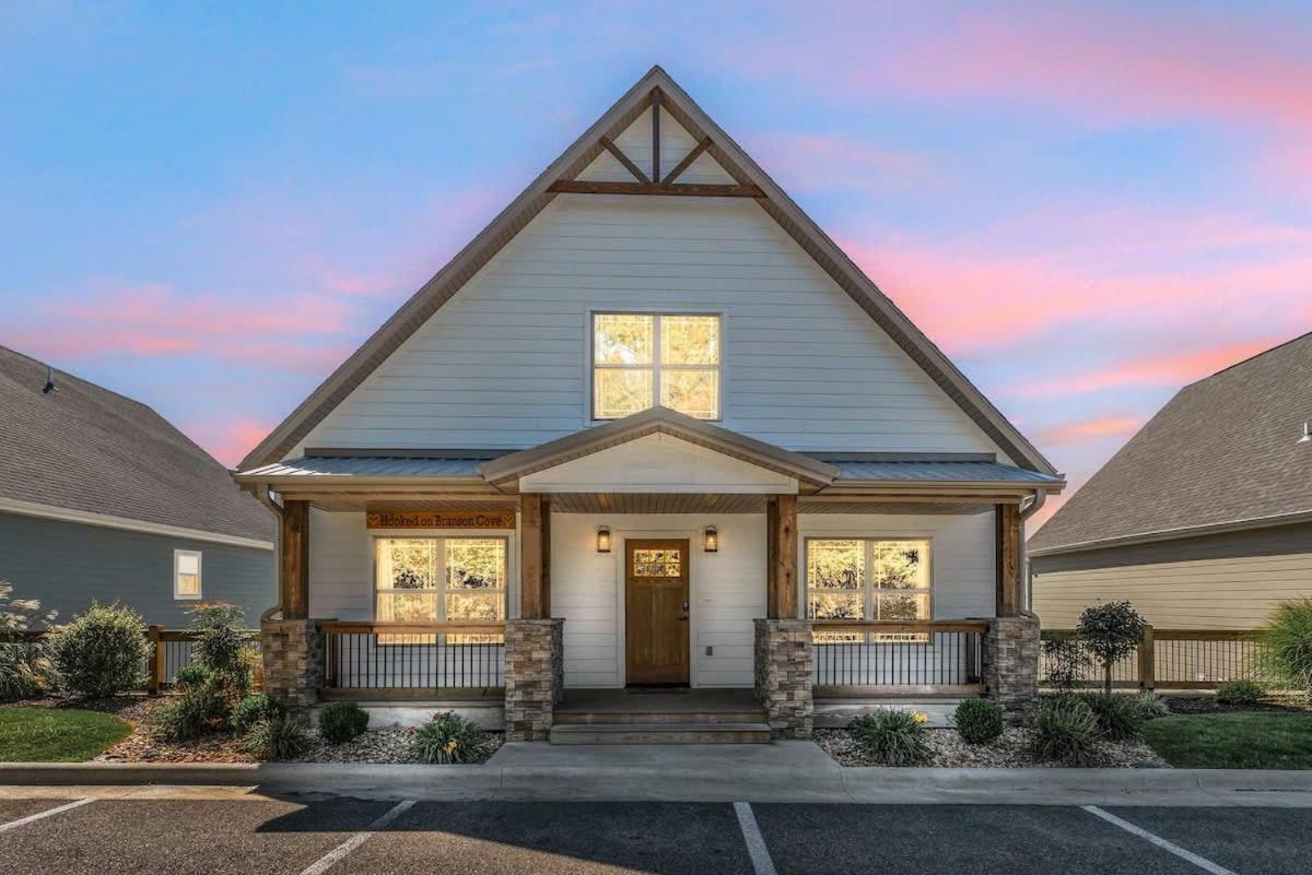 Hooked on Branson Cove Pool Hot Tub & Fireplace — hotel in Hollister