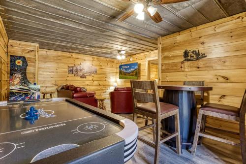 Sunshine Ridge Hot Tub Game Room WIFI 560 FREE tickets each paid day - photo 32