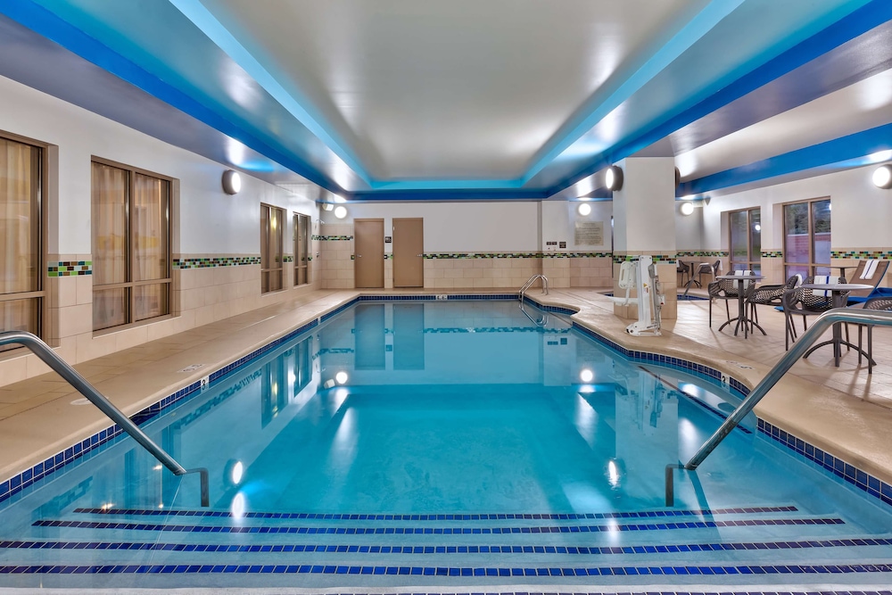 Hampton Inn & Suites Flint Grand Blanc - photo 24