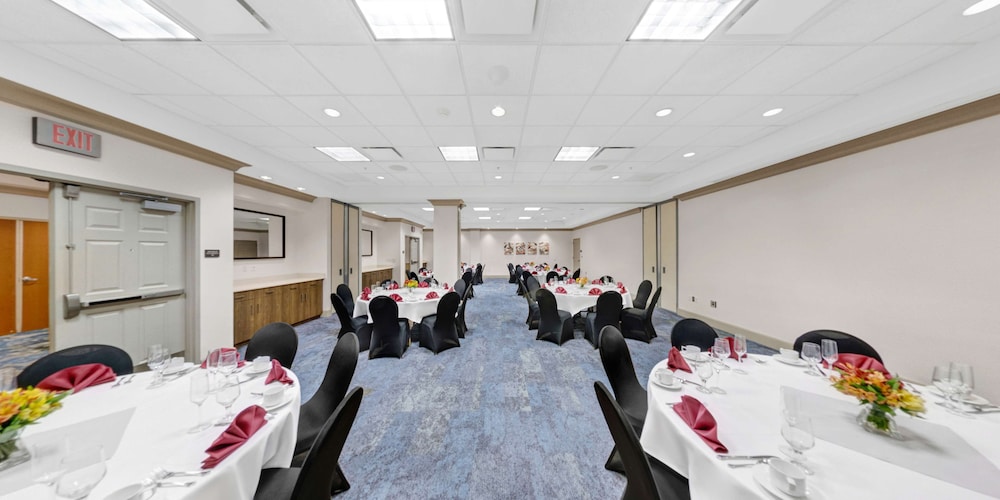 Hilton Garden Inn Ithaca - photo 37