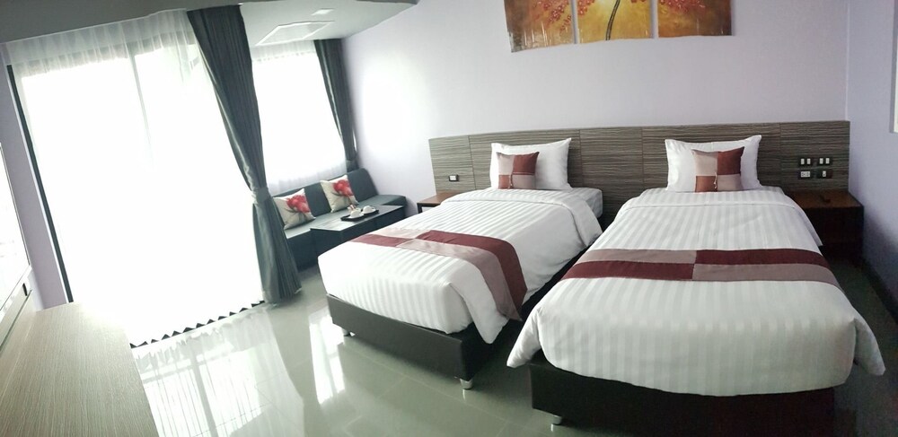 Lakkhana Poolside Resort — 4-Star Luxury Hotel in Pattaya, Thailand