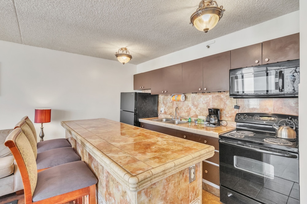 Waikiki Banyan Condo Located One Block From Waikiki Beach by Koko Resort Vacation Rentals - photo 57