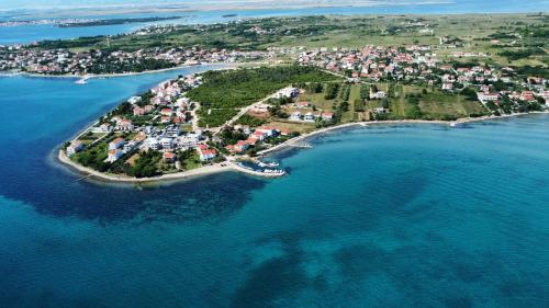 Apartment Relex with pool & Jacuzzi — 4-Star Luxury Hotel in Privlaka, Croatia