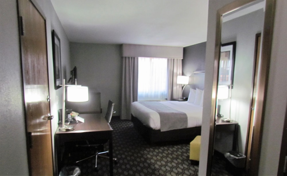Oak Hill Inn & Suites - photo 31