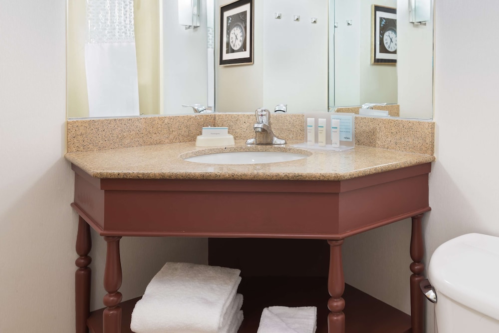 Hampton Inn Danbury - photo 12