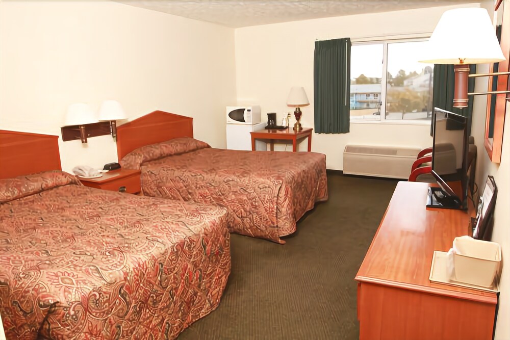 Commodore Perry Inn and Suites - photo 6