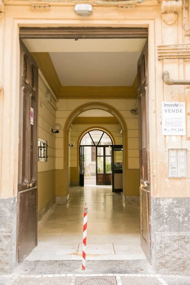Via Cairoli 60 — 4-Star Luxury Hotel in Naples, Italy