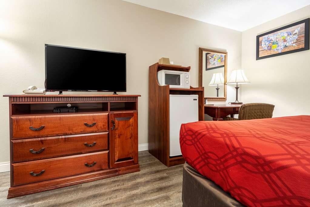 Econo Lodge Lincoln - photo 33