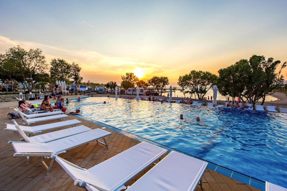 Mobile Home in Omisalj by Pusca Bay Beach — 4-Star Luxury Hotel in Omisalj, Croatia
