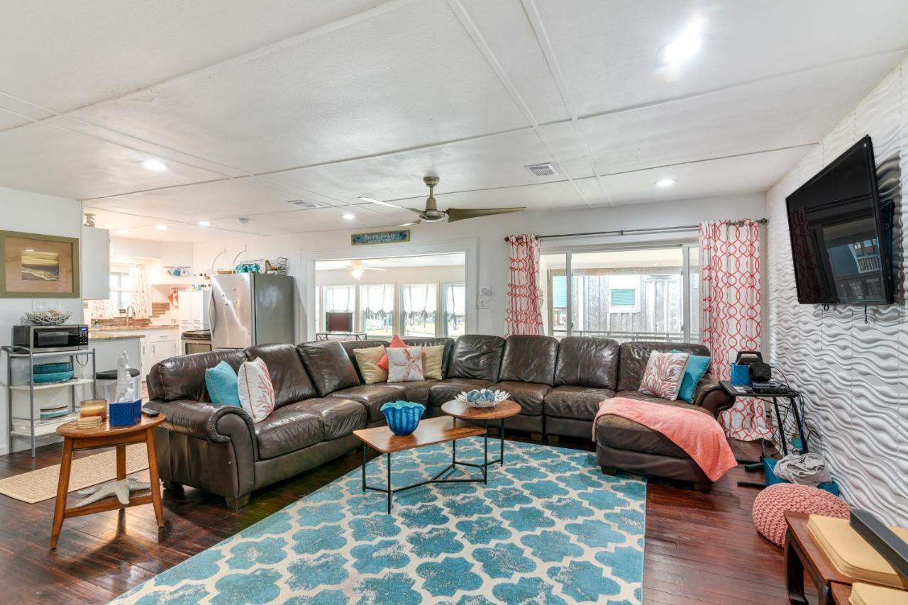 Steps to Surfside Beach Home with Deck and Fire Pit — 4-Star Luxury Hotel in Surfside Beach, United States