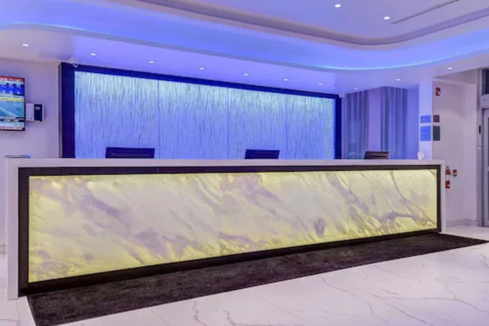 Est Hotel - carbon neutral hotel in Toronto