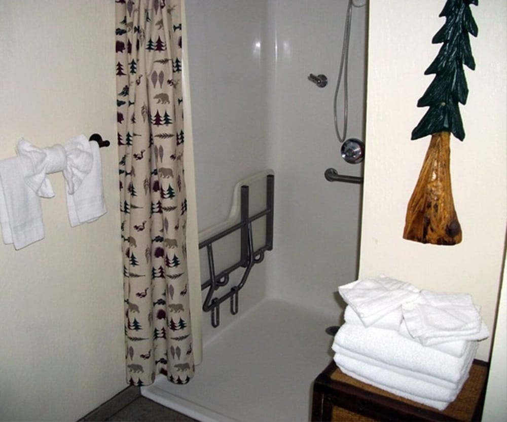 Pepper Tree Inn - photo 15