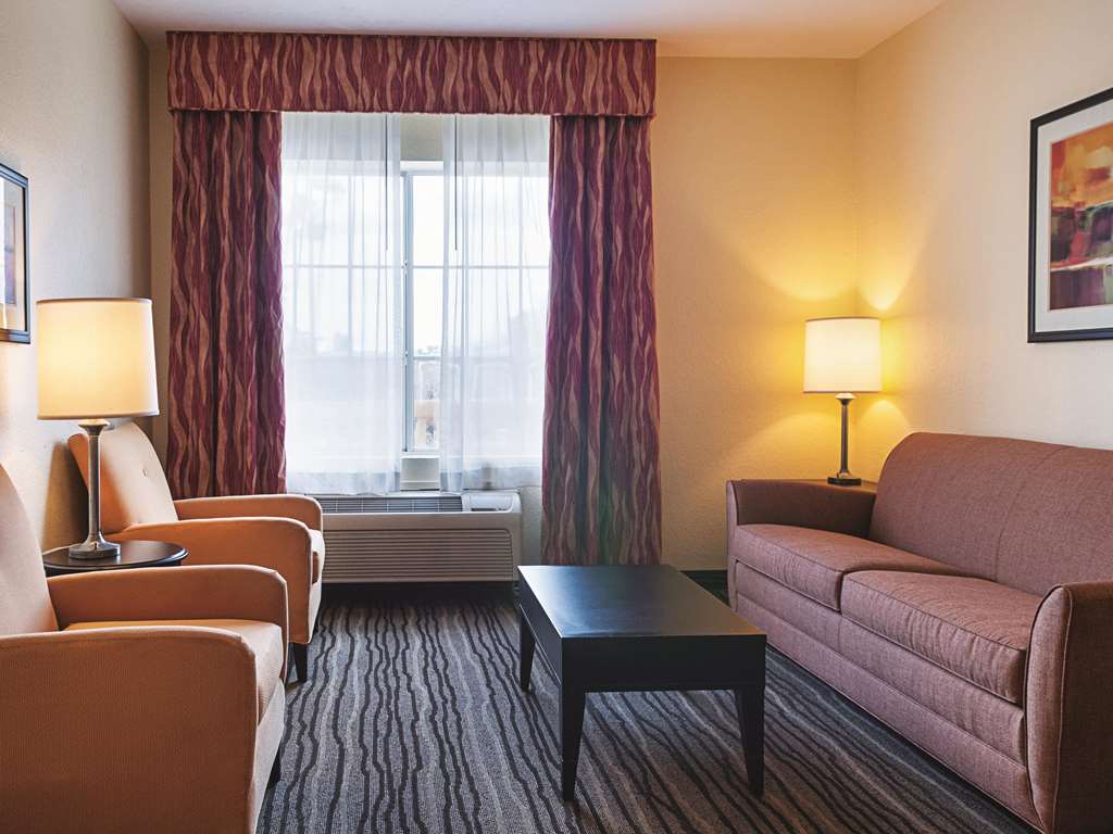 La Quinta Inn & Suites by Wyndham Slidell North Shore Area - photo 26