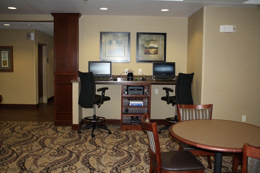 Holiday Inn Express and Suites Sioux Falls SW by IHG - photo 19