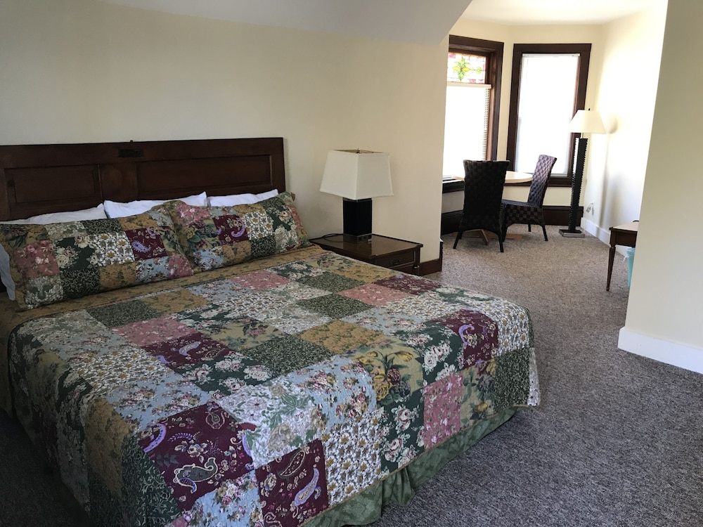 The Harbor Light Inn - photo 12