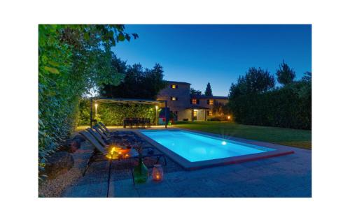 Holiday Home Ladici Ii — 5-Star Luxury Hotel in Kanfanar, Croatia
