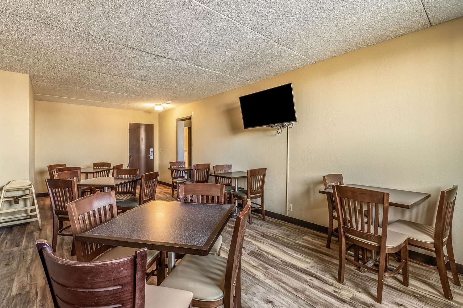 Econo Lodge Albert Lea — Albert Lea — photo 5