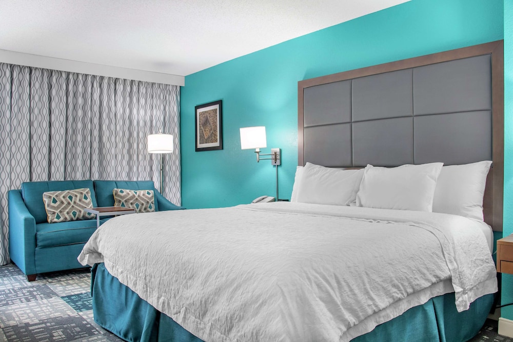 Hampton Inn Adel - photo 8