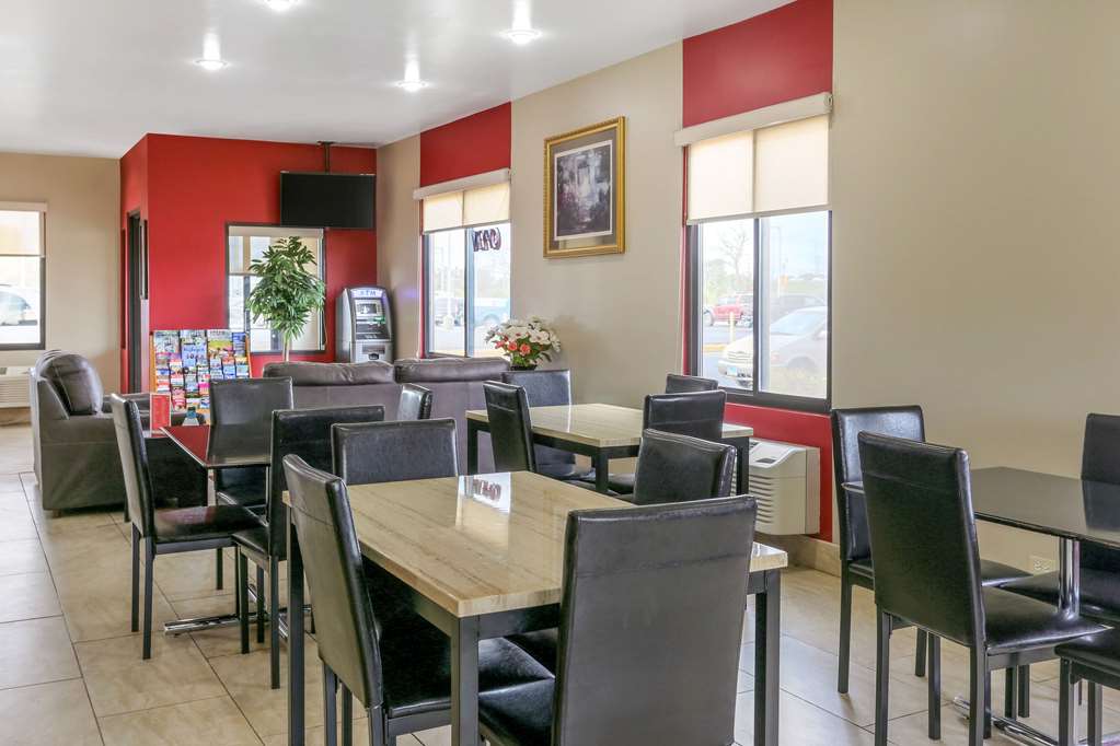 Econo Lodge Shorewood - photo 27