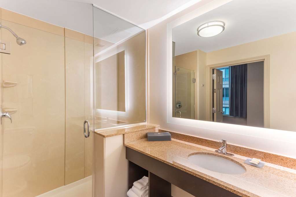 La Quinta Inn & Suites by Wyndham Chicago Downtown - photo 37