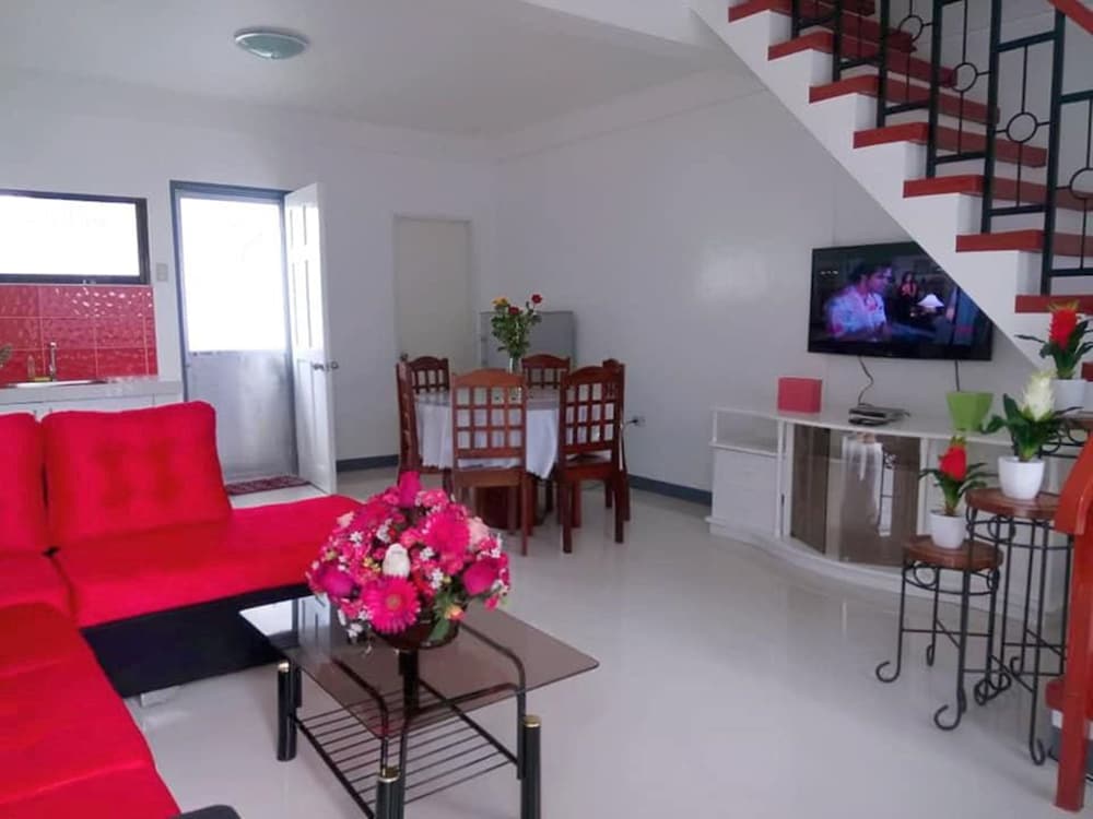 Diodeths Apartments 10982658 — Butuan
