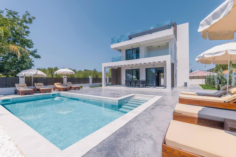 Villa Infinity Ena in Kalamaki — 4-Star Luxury Hotel in Zakynthos, Greece