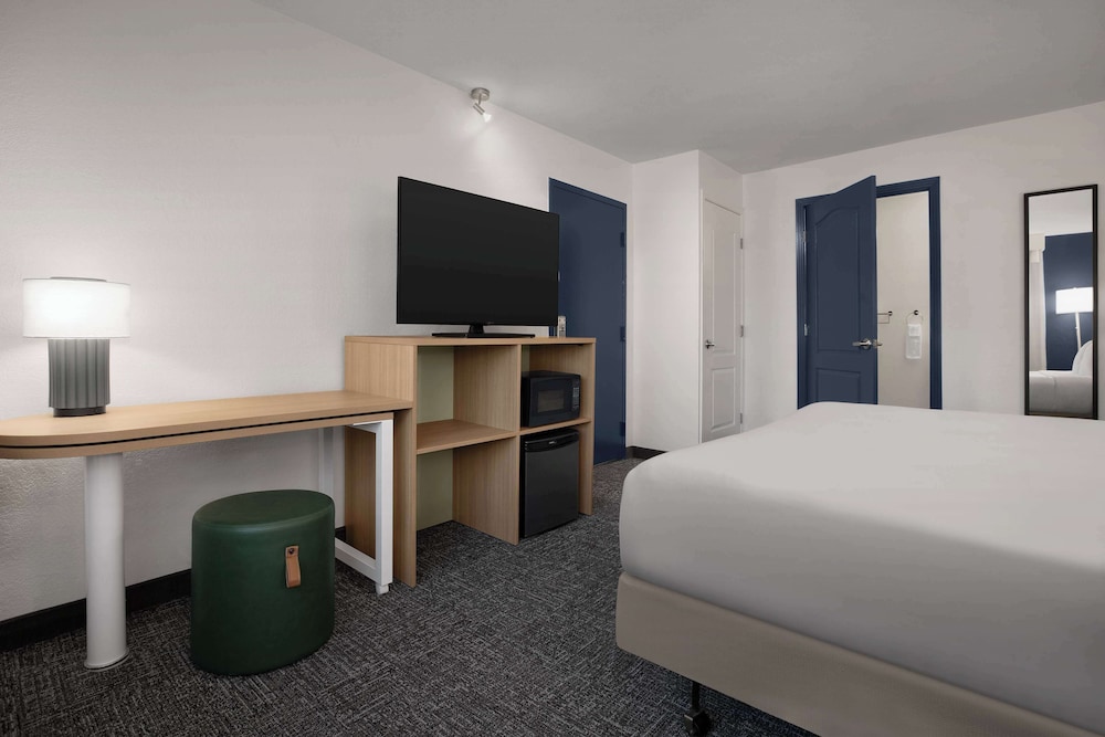 Spark by Hilton San Jose Airport - photo 16