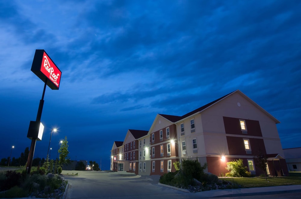 Red Roof Inn & Suites Dickinson - featured photo