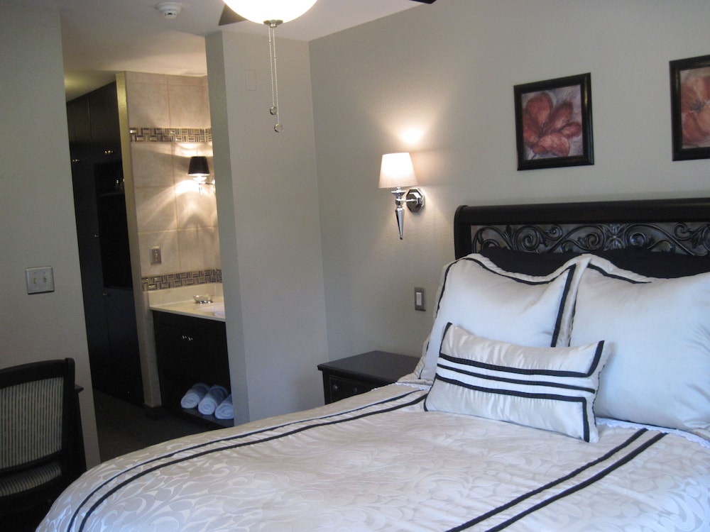 The North Shore Inn - photo 7