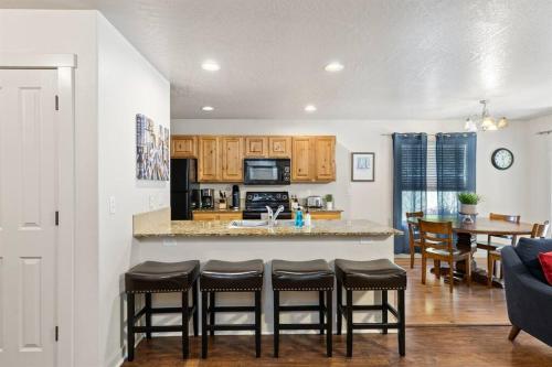 Charming home w Fenced Yard On Quiet Street — 4-Star Luxury Hotel in Meridian, United States