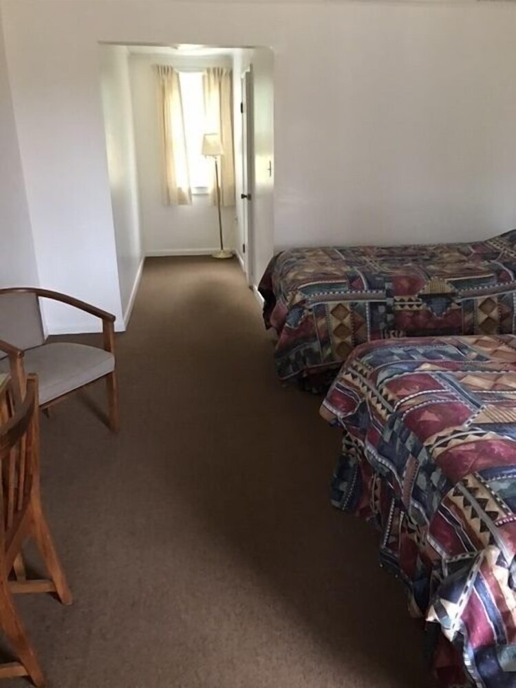 Chieftain Motel - photo 6