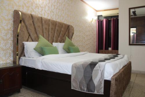 Awasthi Kozi Stays B&B closest to VFS