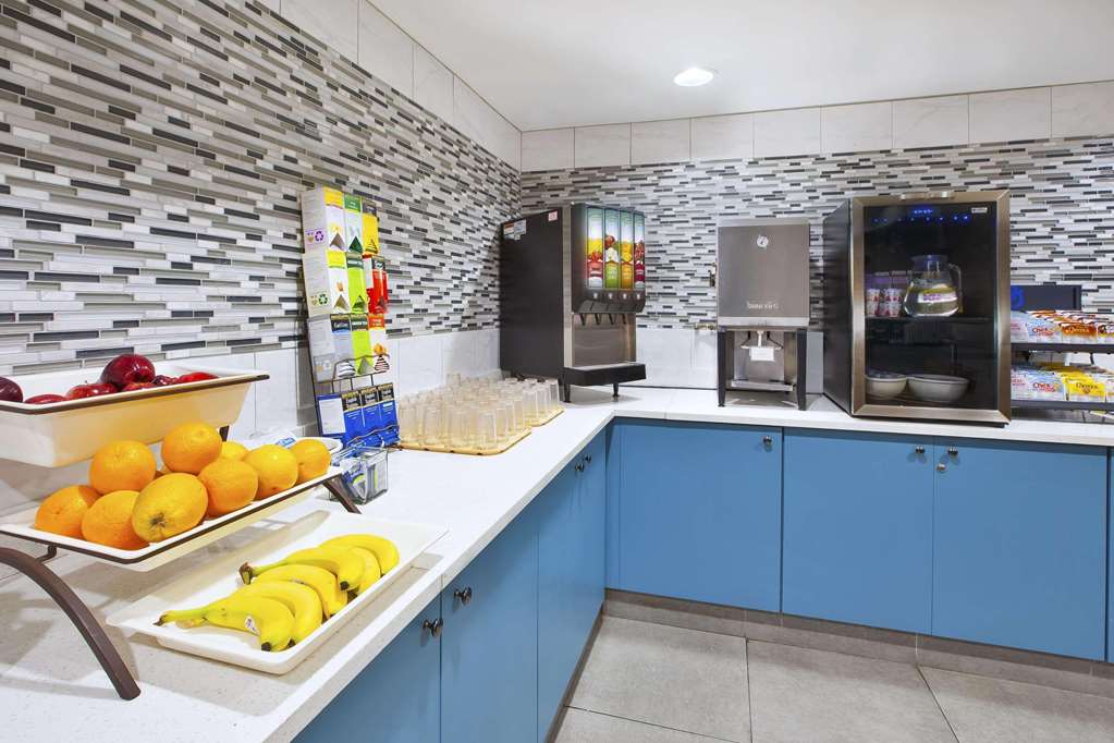 Country Inn & Suites by Radisson Big Rapids MI - photo 18