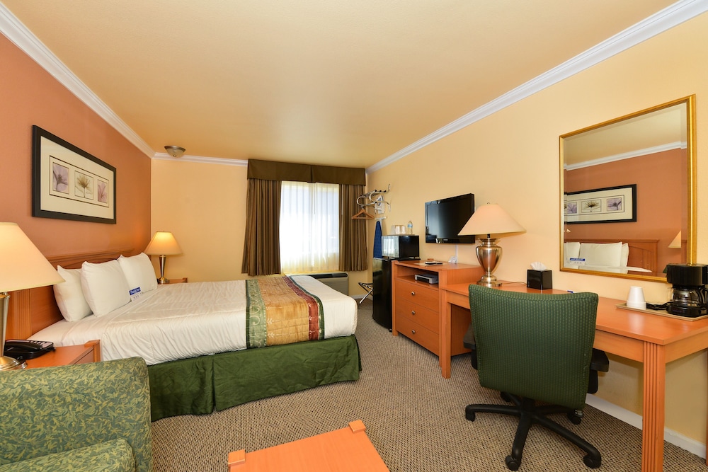 Inn By The Sfo - photo 25